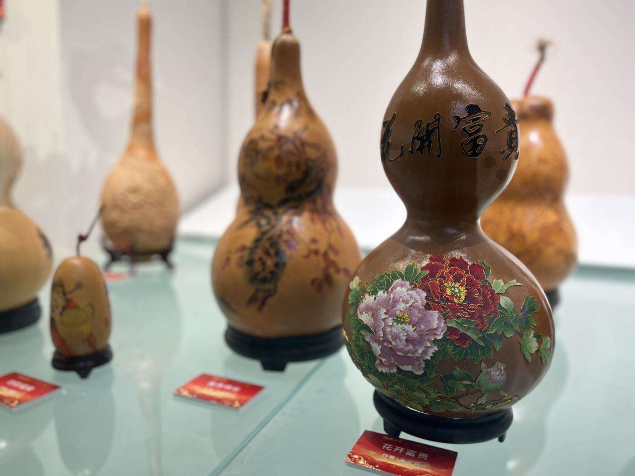 “น้ำเต้า” สัญลักษณ์มงคลจีน สู่ศิลปะร่วมสมัยในนิทรรศการเหลียวหนิง